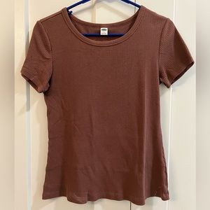 Size S Old Navy: Ribbed Mauve Tee. This is a darker mauve almost brownish color